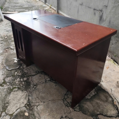BÀN TRƯỜNG PHÒNG 1M4 PZ1300