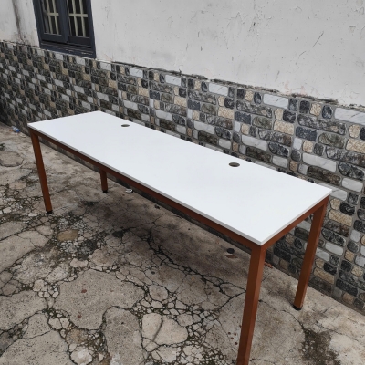 bàn làm việc khung sắt 2m