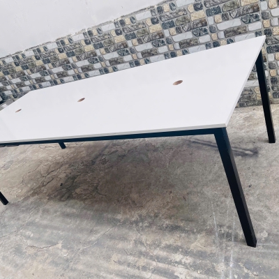 Bàn cụm 1mx2m4 PT1000