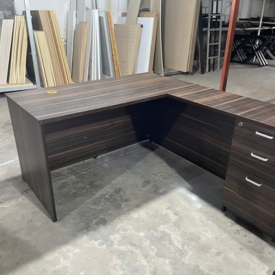 Bàn giám đốc L 1m4x1m7 PN2000