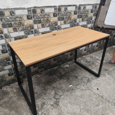 Bàn làm việc PE400