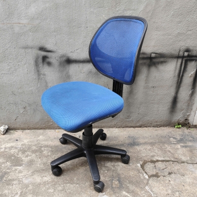 Ghế xoay lưới văn phòng PU200