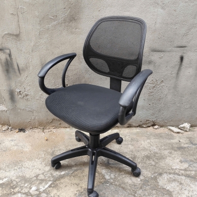 Ghế xoay văn phòng PU300