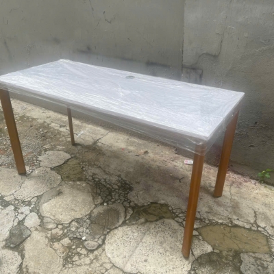 BÀN LÀM VIỆC 1M4 CHÂN BÀN OVAL