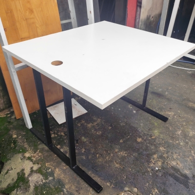 BÀN LÀM VIỆC CHÂN SẮT 90X100